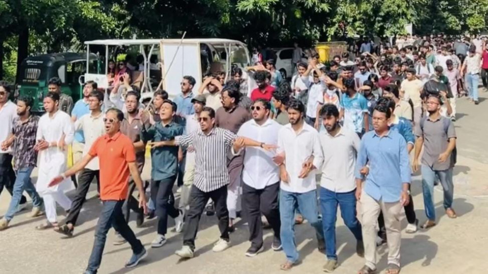চবিতে বিএনপি সরকারের ১৮০ দিন পূর্তিতে ছাত্রদলের আনন্দ মিছিল