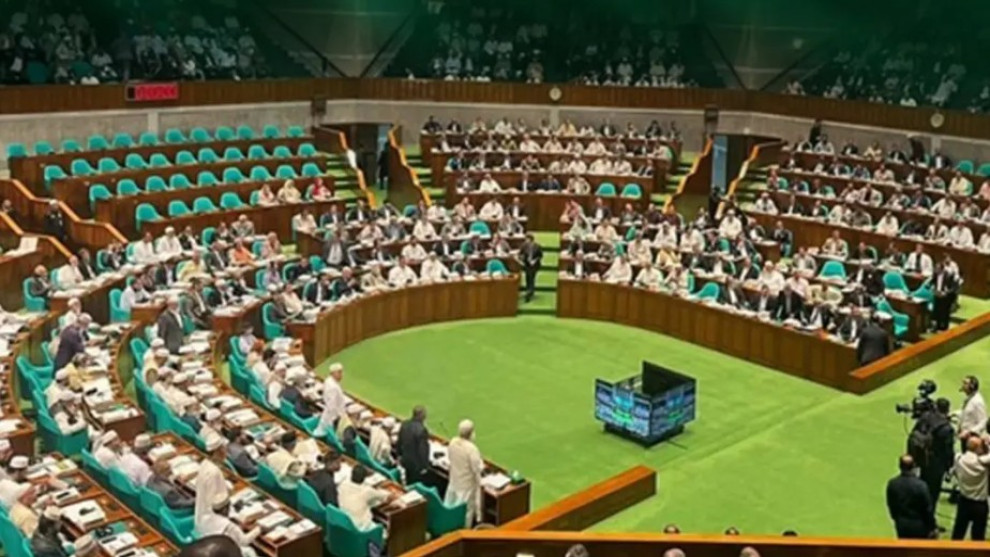 ‘ইন্টেরিম সাত দিনে পারে, সরকার ছয় মাসেও পারে না কেন?’
