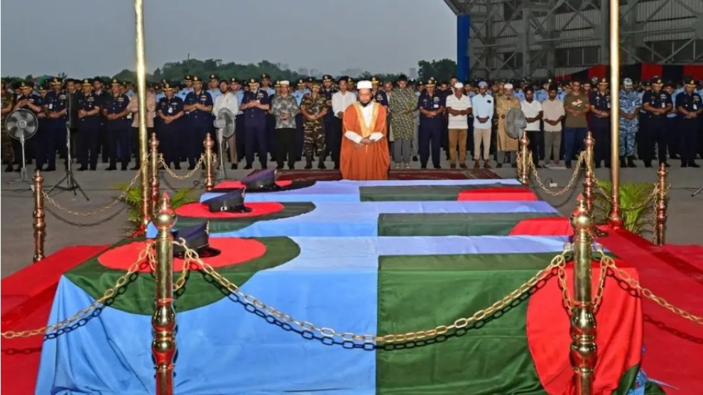 বিমান বাহিনীর তিন সদস্যের জানাজা সম্পন্ন, মরদেহ নেওয়া হয়েছে গ্রামের বাড়ি