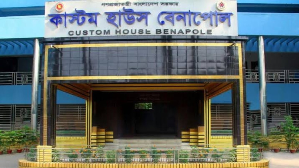 রাজস্ব ফাঁকি ঠেকাতে বেনাপোল কাস্টমসে কড়াকড়ি, কমেছে আমদানি