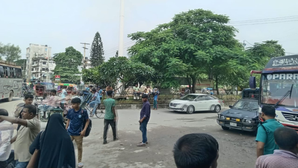 রুট পারমিট নিয়ে দ্বন্দ্বে রাজশাহী থেকে আন্তঃজেলা বাস চলাচল বন্ধ