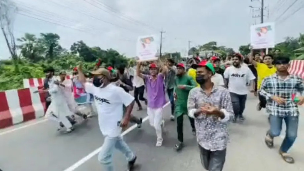 হাটহাজারীতে নিষিদ্ধ ছাত্রলীগের মিছিল, পুলিশের দাবি ‘তথ্য নেই’