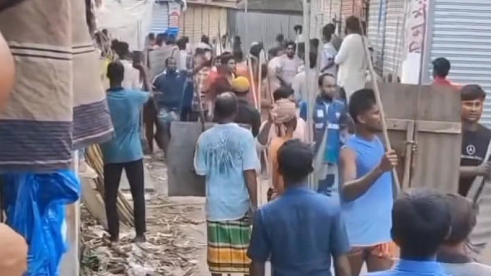 বরযাত্রীর গাড়ি আটকে মিষ্টির টাকা দাবি, সংঘর্ষে আহত অর্ধশতাধিক