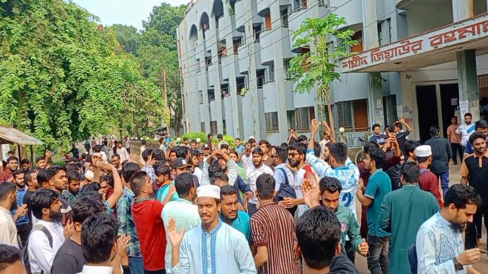 ইবিতে শিবির নেতাকে ছাত্রদল নেতার থাপ্পড়, উত্তাল ক্যাম্পাস