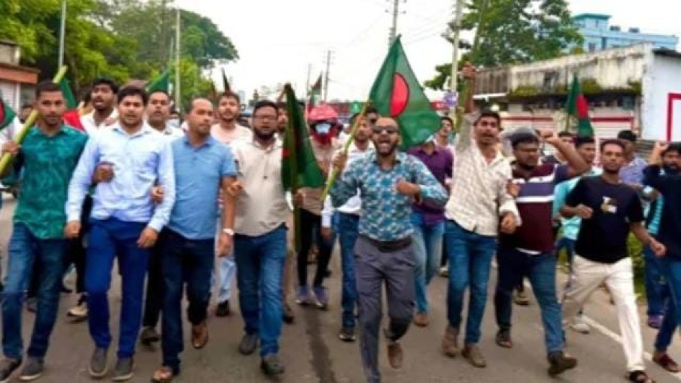 শরীয়তপুরে মহাসড়কে নিষিদ্ধ ছাত্রলীগের ঝটিকা মিছিল