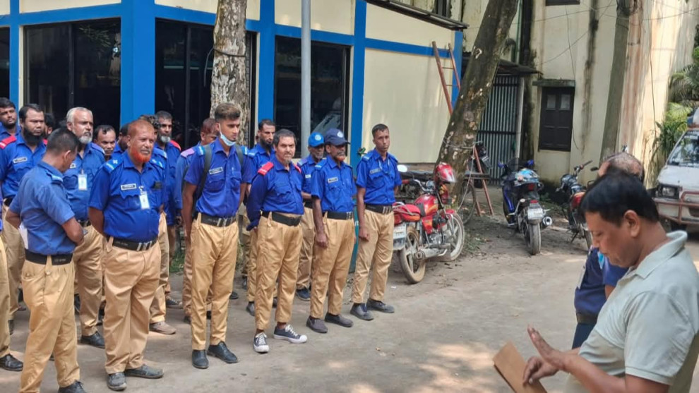 কালীগঞ্জে আইনশৃঙ্খলায় অবদানে ৩ গ্রাম পুলিশকে সম্মাননা