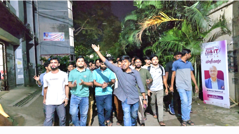 সরকারি চাকরিতে ভাইভা নম্বর বৃদ্ধির প্রতিবাদে জবিতে বিক্ষোভ
