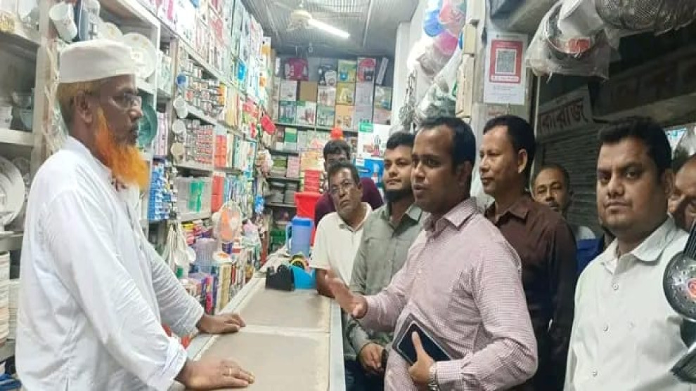 কুড়িগ্রামে তামাকবিরোধী ও রাত ৮টায় দোকান বন্ধে যৌথ অভিযান, জরিমানা ৩ জনকে