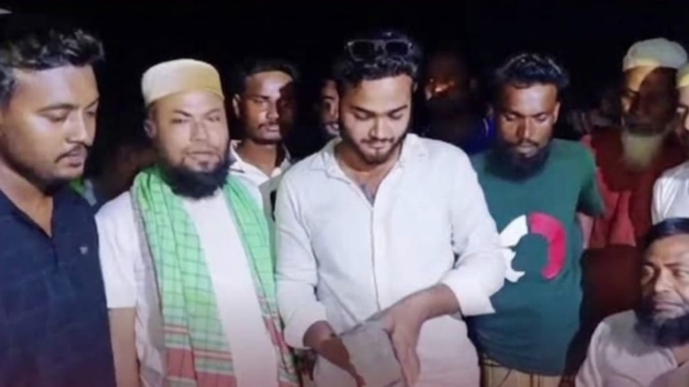 কুঁড়িয়ে পাওয়া টাকা ফিরিয়ে দিয়ে সততার উজ্জ্বল দৃষ্টান্ত দেখিয়েছেন পাভেল