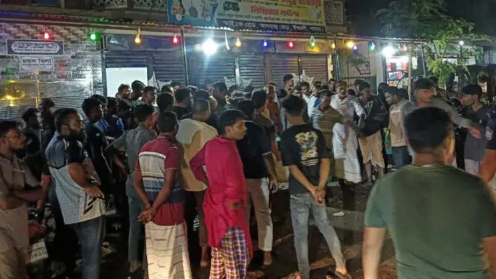 ছেলের বিয়ের বাজার করে বাড়ি ফেরা হলো না মা-বাবার