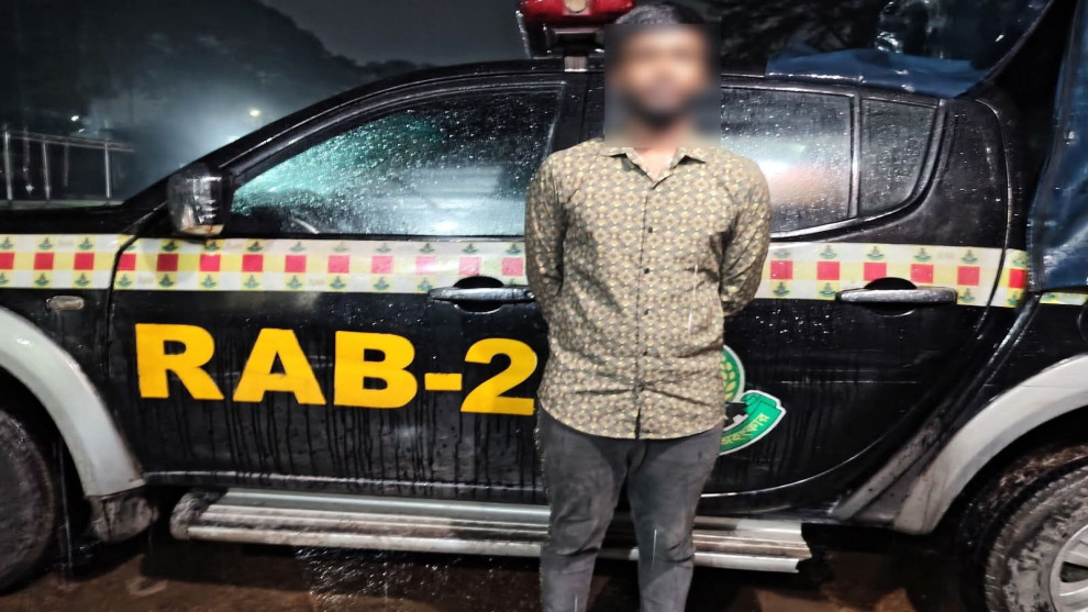 মোহাম্মদপুরে সাজাপ্রাপ্ত ও ছিনতাই মামলার আসামি গ্রেপ্তার: র‍‍্যাব-২