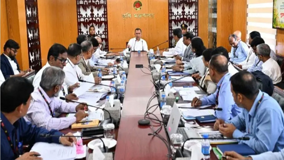 লিফট ছেড়ে সিঁড়ি বেয়ে ছয়তলায়, কৃষি মন্ত্রণালয়ের বৈঠকে প্রধানমন্ত্রী