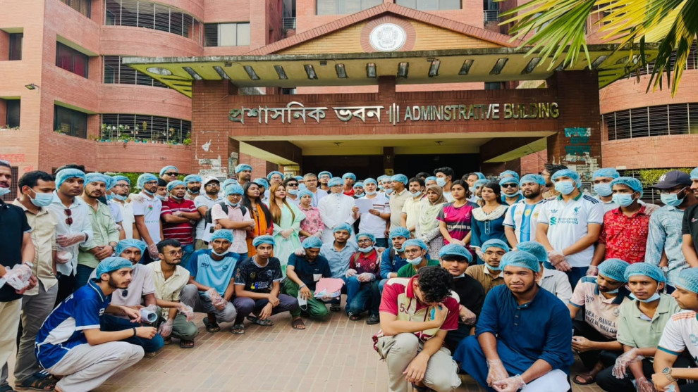 ডেঙ্গু প্রতিরোধে জাবি ছাত্রদলের পরিচ্ছন্নতা অভিযান