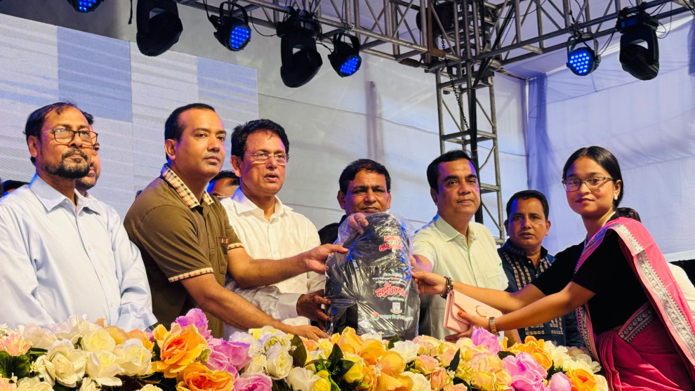 ভেবো না তোমাদের ভবিষ্যৎ আমরা তৈরি করে দেব, জবিতে শিক্ষামন্ত্রী