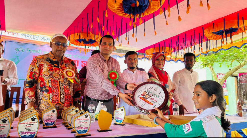 শরীয়তপুরের ডিএমখালীতে মেধাবী শিক্ষার্থীদের সংবর্ধনা