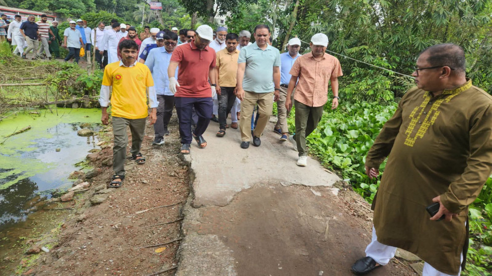 শরীয়তপুরে ভাঙাচোরা সড়ক পরিদর্শন, নিম্নমানের কাজ না করার হুঁশিয়ারি হুইপ অপুর