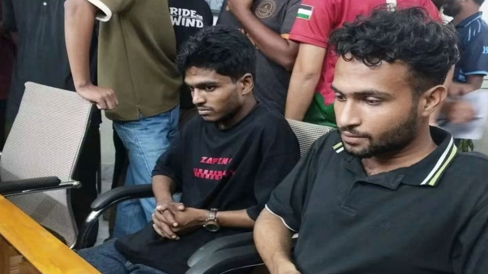 চবিতে দর্শনার্থীকে হুমকি দিয়ে টাকা আদায়ের অভিযোগে দুই শিক্ষার্থী আটক