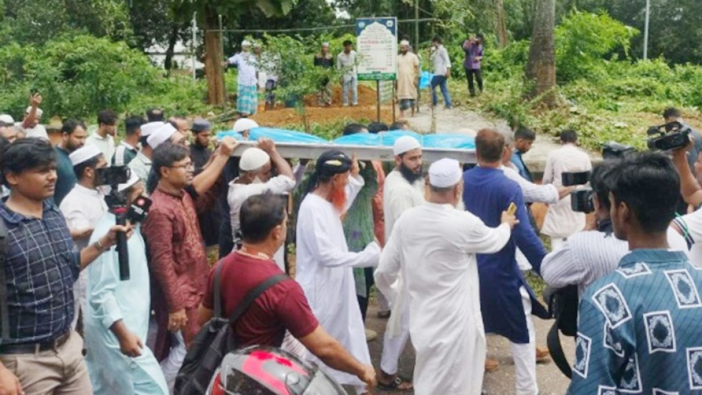 সবাইকে কাঁদিয়ে চিরনিদ্রায় অপ্রতিম, শেষ বিদায়ে কুবি ও গন্ধমতিতে মানুষের ঢল