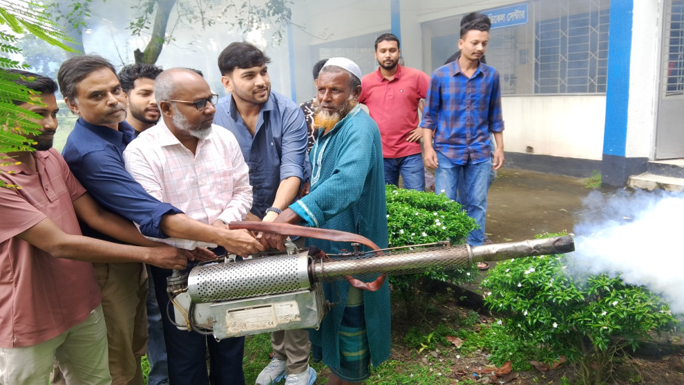 ডেঙ্গু প্রতিরোধে জাবিপ্রবি ছাত্রদলের মশা নিধন কর্মসূচি