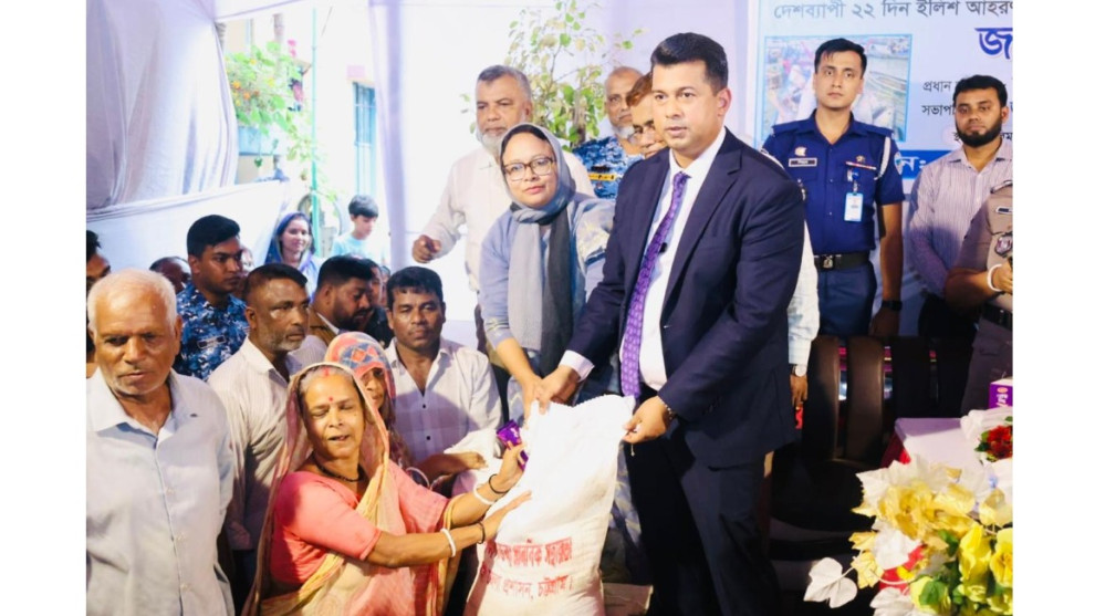 স্কুলে গেলেই জেলে পরিবারের সন্তানদের প্রণোদনার উদ্যোগ ডিসি জাহিদের