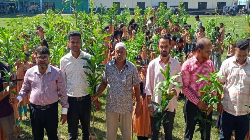 শরীয়তপুরে এসএসএসের উদ্যোগে দুই বিদ্যালয়ে বৃক্ষরোপণ কর্মসূচি