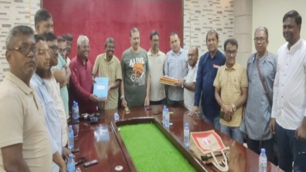 যশোর প্রেসক্লাবের নবনির্বাচিত কমিটির দায়িত্ব গ্রহণ