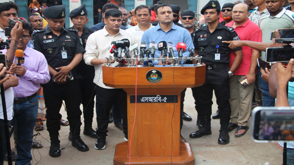 রাজশাহী মেডিক্যালে দালাল ধরতে এসআরবি -৫ এর অভিযান