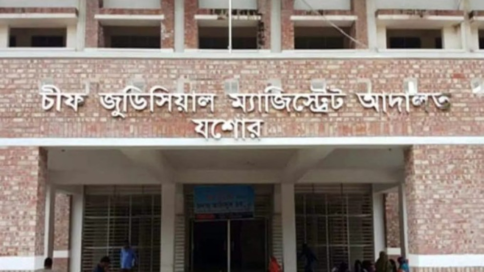নেশার টাকা চেয়ে বাবা-মাকে মারধর, ছেলের বিরুদ্ধে আদালতে মামলা