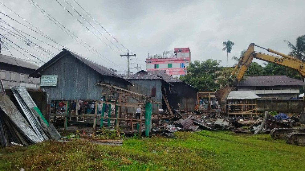 বরগুনার আমতলীতে জেলা পরিষদের জায়গায় ৬ অবৈধ স্থাপনা উচ্ছেদ