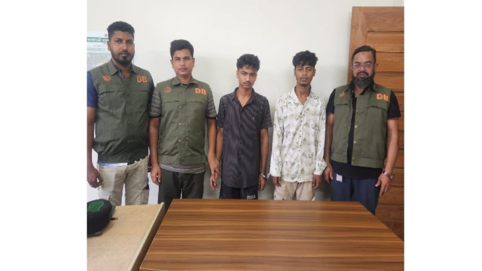 রূপসায় গুলি করে হত্যাচেষ্টা মামলায় দুই আসামি গ্রেপ্তার