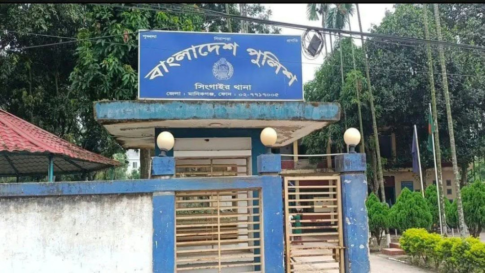 সিংগাইরে গণ ধ র্ষ ণের শিকার নারী, শিশু ধ র্ষ ণের অভিযোগে চাচা গ্রেপ্তার