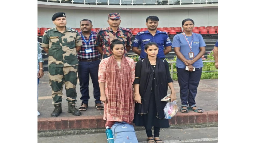 ভারত থেকে ট্রাভেল পারমিটে বেনাপোল দিয়ে দেশে ফিরলেন দুই নারী
