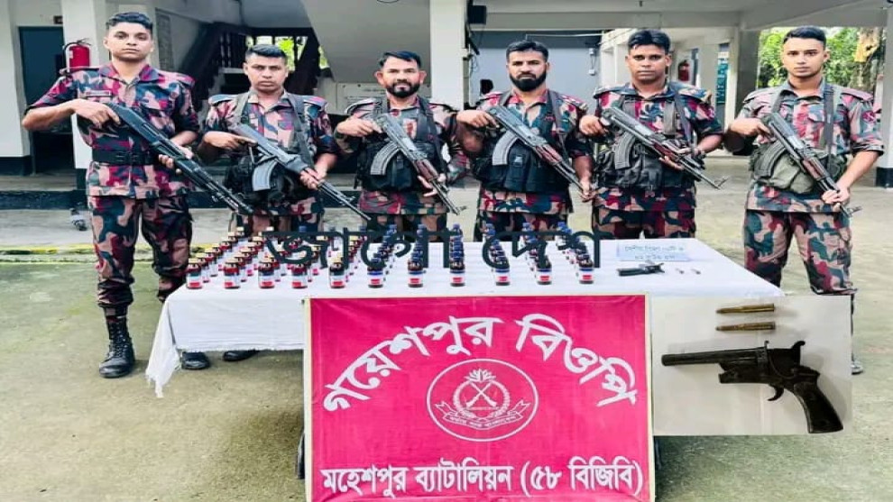 চুয়াডাঙ্গা সীমান্তে বিজিবির অভিযানে পিস্তল, গুলি ও মাদক উদ্ধার