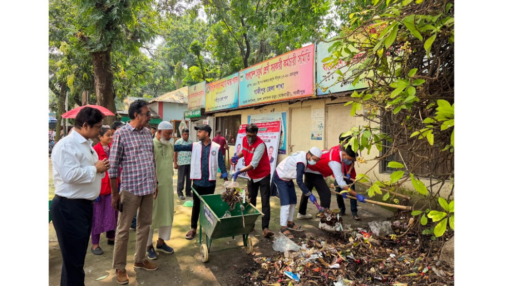 ডেঙ্গু প্রতিরোধে গাজীপুরে রেড ক্রিসেন্টের পরিচ্ছন্নতা অভিযান