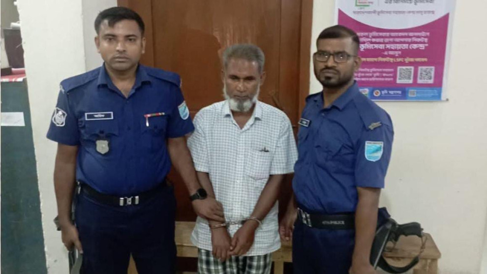 শরীয়তপুরে দলিল টেম্পারিং করে জমির পরিমাণ বাড়ানোর অভিযোগে গ্রেফতার ১