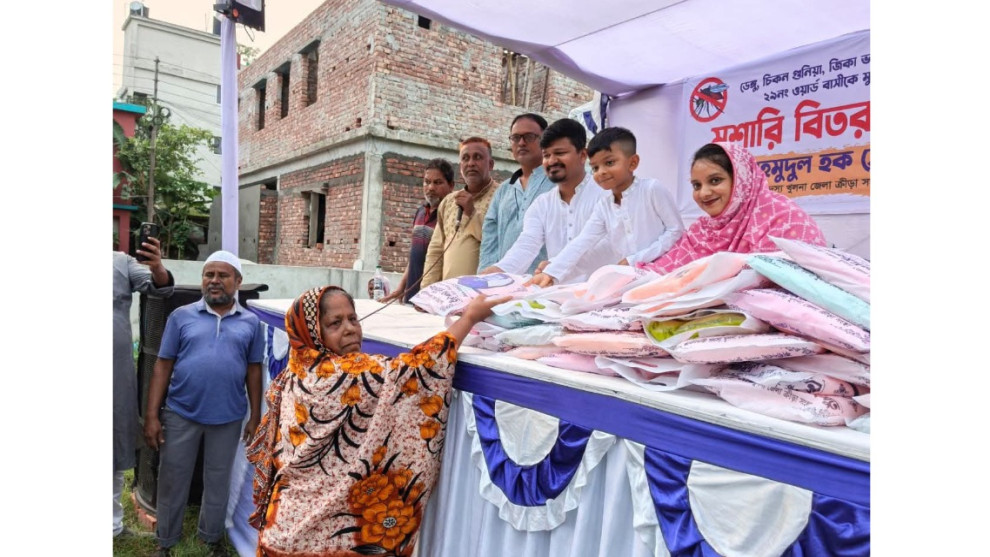 ডেঙ্গু প্রতিরোধে ২৯ নম্বর ওয়ার্ডে মশারি বিতরণ