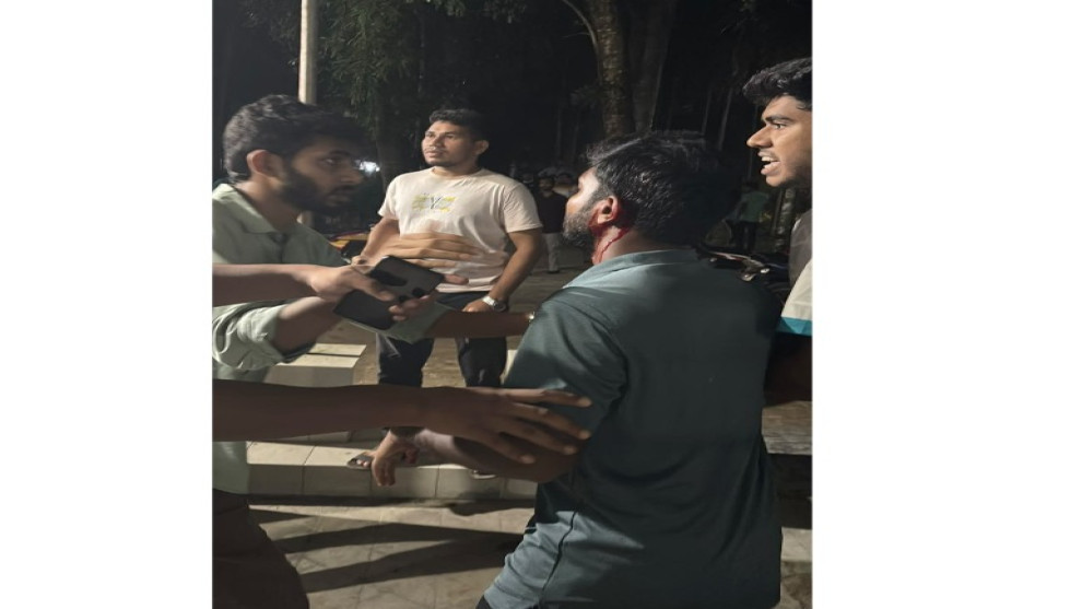 রাবিতে সাংবাদিকদের ওপর ছাত্রদলের হামলার অভিযোগ, শিবিরকে দায় দিল ছাত্রদল
