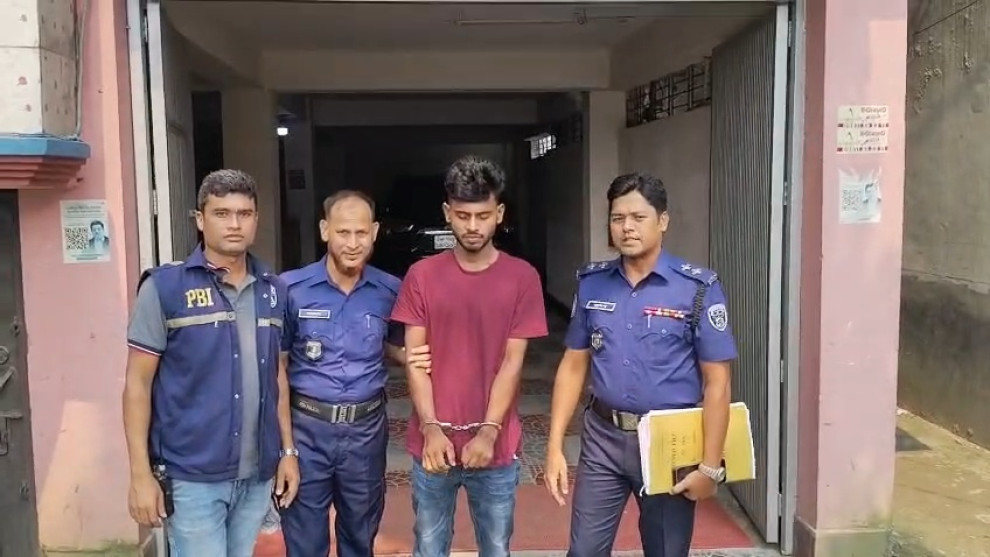 আড়াই বছর পর হেলপার নিহতের রহস্য উদঘাটন, কাভার্ড ভ্যানচালক গ্রেপ্তার