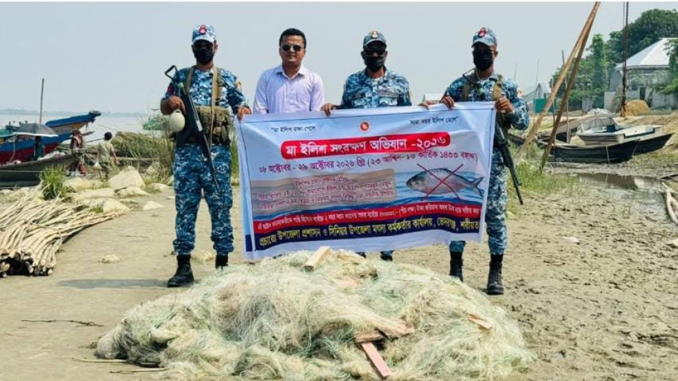 মা ইলিশ রক্ষায় পদ্মায় যৌথ অভিযান, ভেদরগঞ্জে ১ লাখ মিটার জাল ধ্বংস