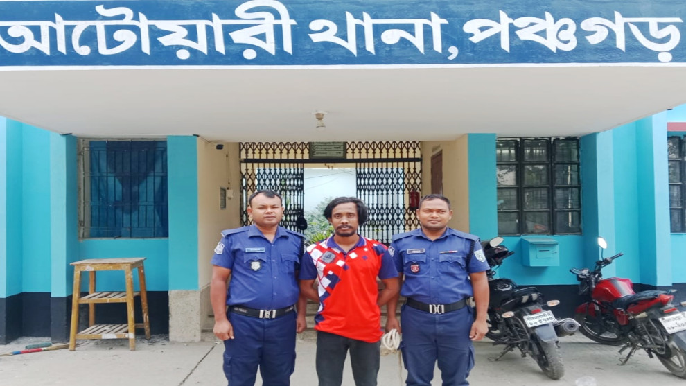 পঞ্চগড়ের আটোয়ারীতে পুলিশের অভিযানে ‘লাল ভাই’ আটক