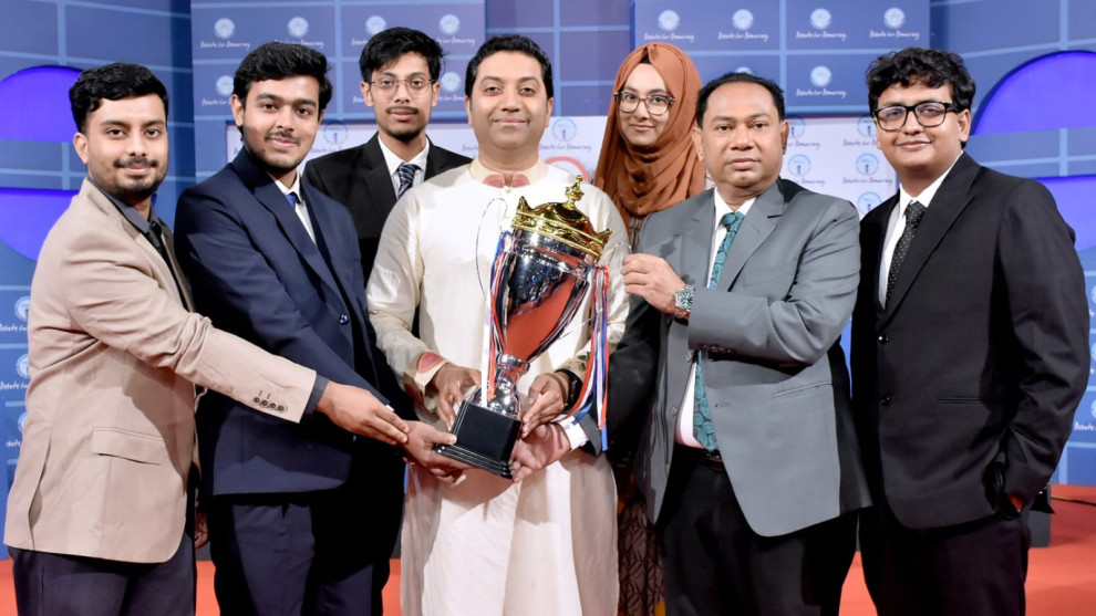 ছায়া সংসদ বিতর্ক প্রতিযোগিতায় চ্যাম্পিয়ন বুটেক্স