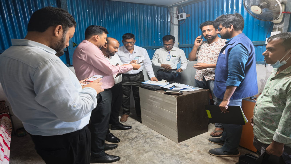 ফরিদপুরে বিএসটিআইয়ের অভিযান: হিরা ফুড প্রোডাক্টস সিলগালা, জরিমানা ১৭ হাজার টাক