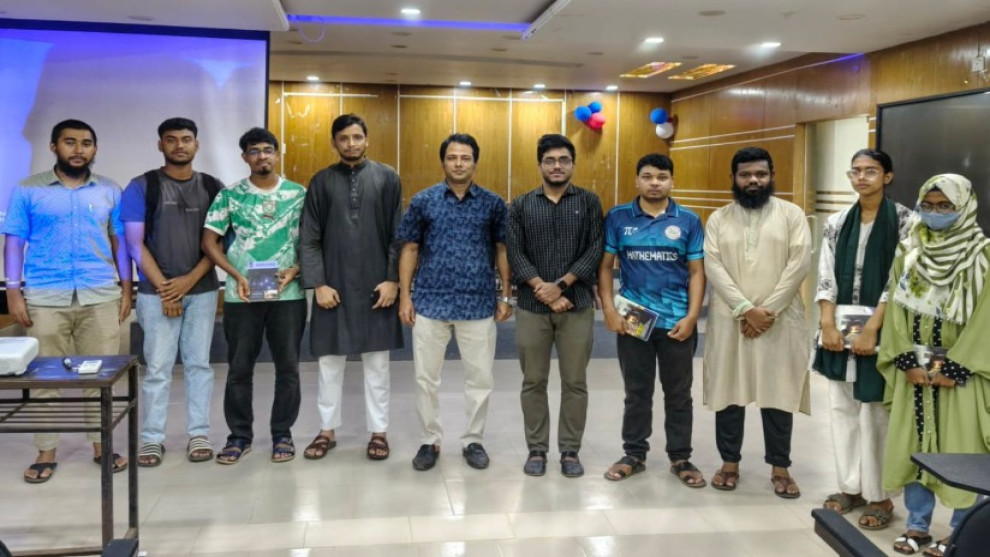 কুবিতে ‘বিগ ব্যাং থিওরি’ নিয়ে সায়েন্স টক, কুইজে সেরা মুহিব