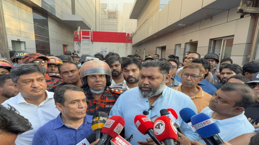 টঙ্গীতে ওষুধ কারখানায় আগুন: ক্ষতিগ্রস্ত এলাকা পরিদর্শনে এমপি রনি