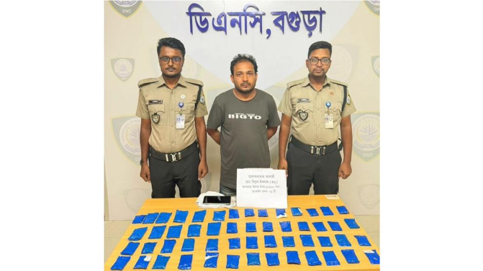 শাজাহানপুরে বাসের এসি নালিতে ১০ হাজার ৬০০ ইয়াবা, গ্রেপ্তার ১