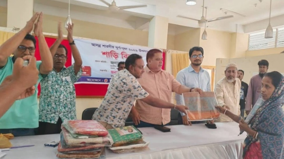 নাসিরনগরে তারেক রহমানের নির্দেশনায় দুর্গাপূজার উপহার বিতরণ