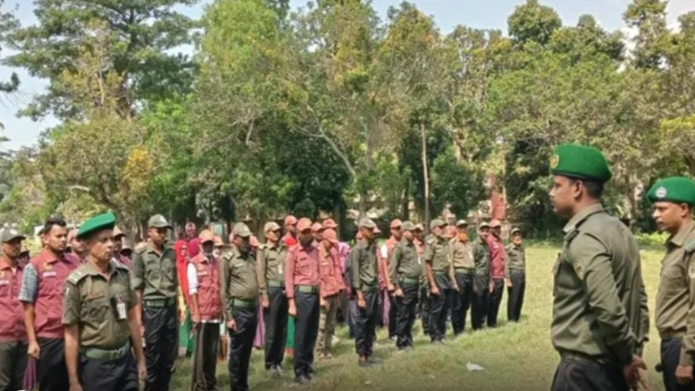 শরীয়তপুরে দুর্গাপূজার নিরাপত্তায় আনসার-ভিডিপি সদস্যদের প্যারেড ও ব্রিফিং