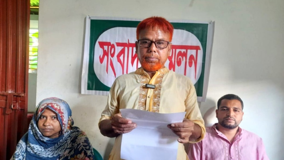 দুর্নীতির অভিযোগ করায় মামলায় ফাঁসিয়ে কারাগারে পাঠানোর অভিযোগ পল্লী উন্নয়ন কর্মকর্তার বিরুদ্ধে