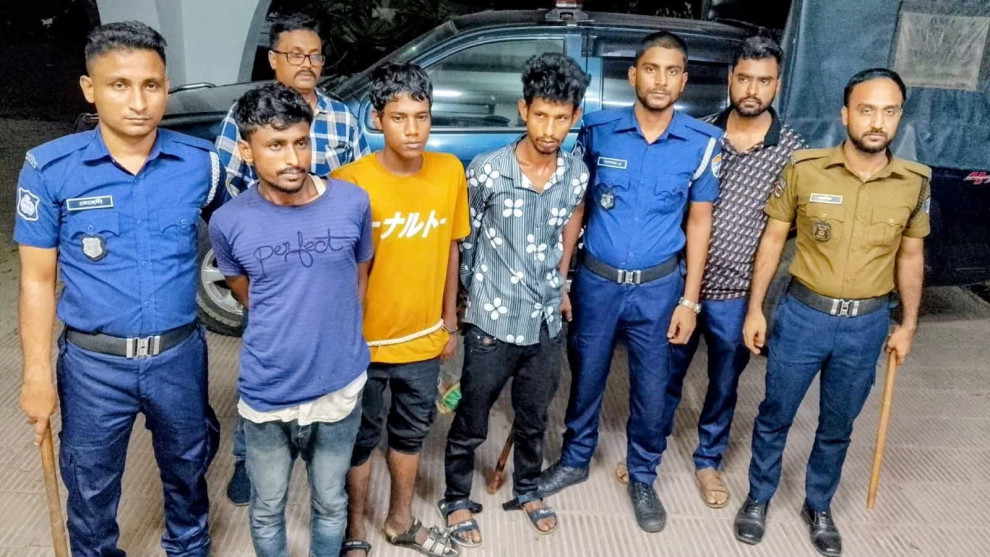 জয়দেবপুর রেলওয়ে পুলিশ ফাঁড়িতে হামলা, গ্রেপ্তার ৩