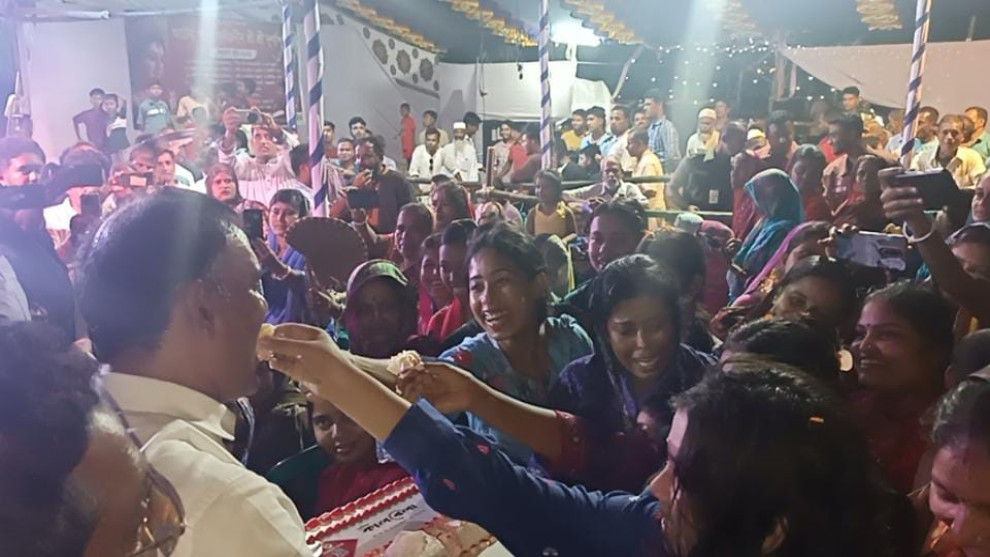 ভেদরগঞ্জে কালবেলার প্রতিষ্ঠাবার্ষিকীর কেক কাটলেন হুইপ অপু